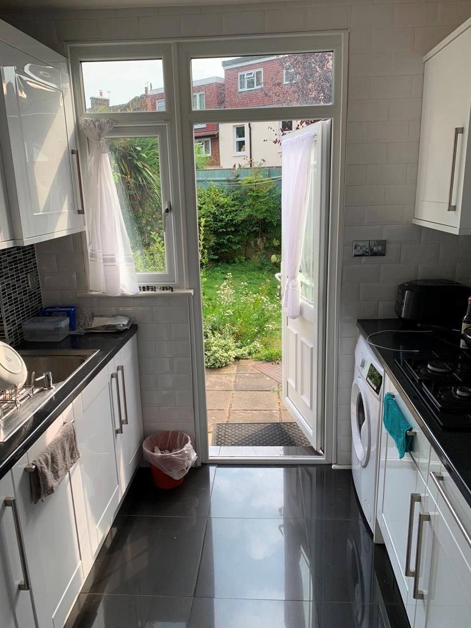 Room Douglas Avenue in Greater London
