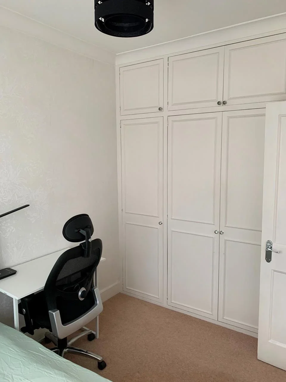 Room Douglas Avenue in Greater London