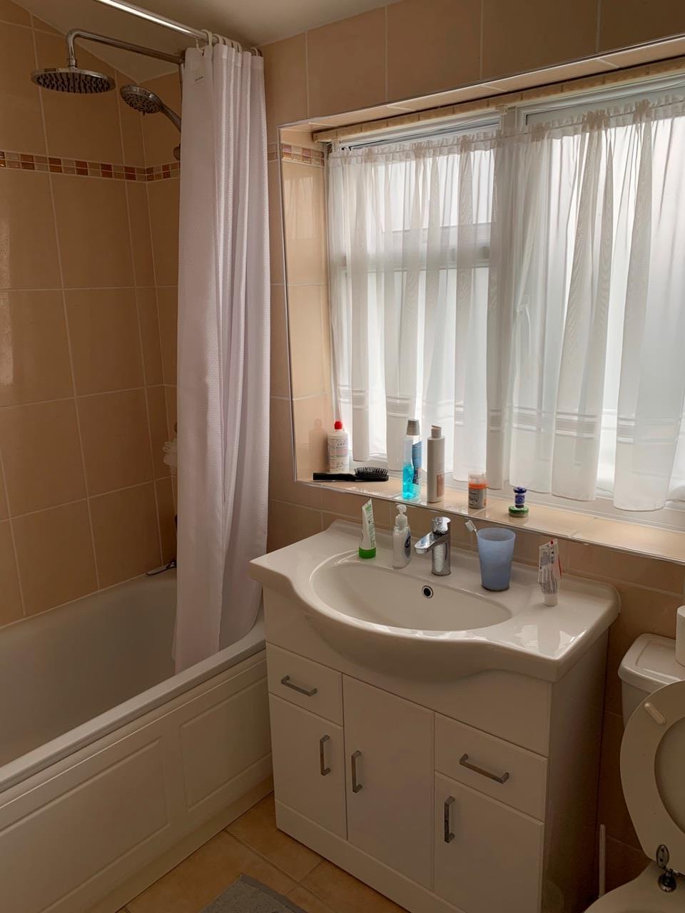 Room Douglas Avenue in Greater London