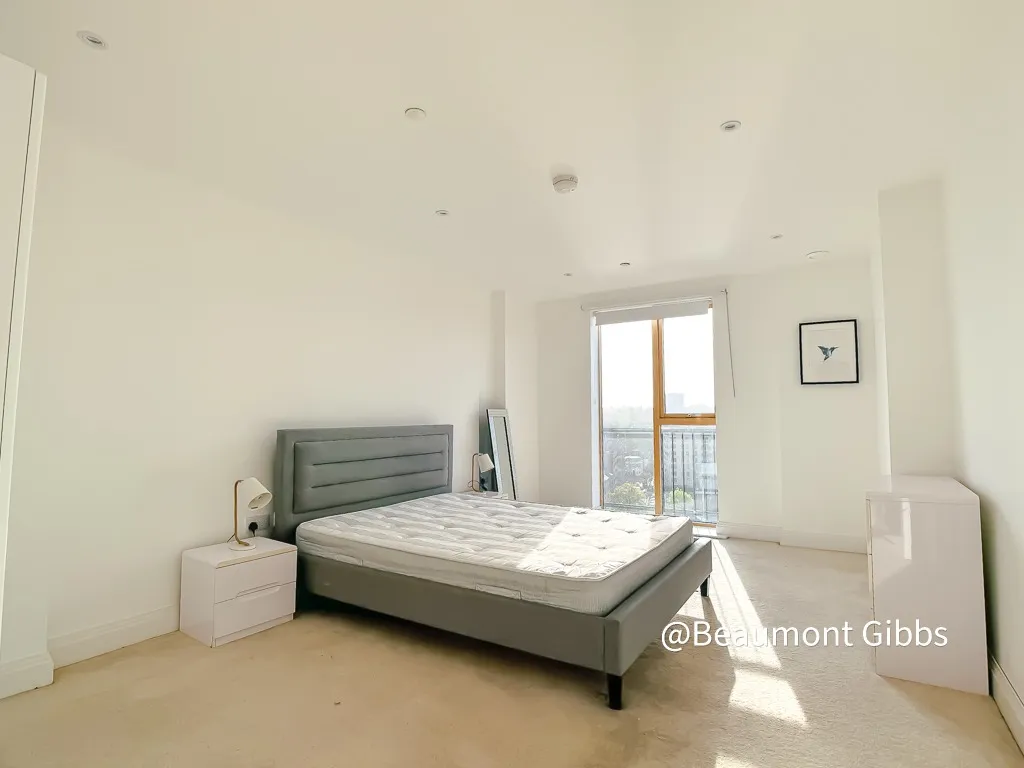 Flat Wellington Street in Greater London