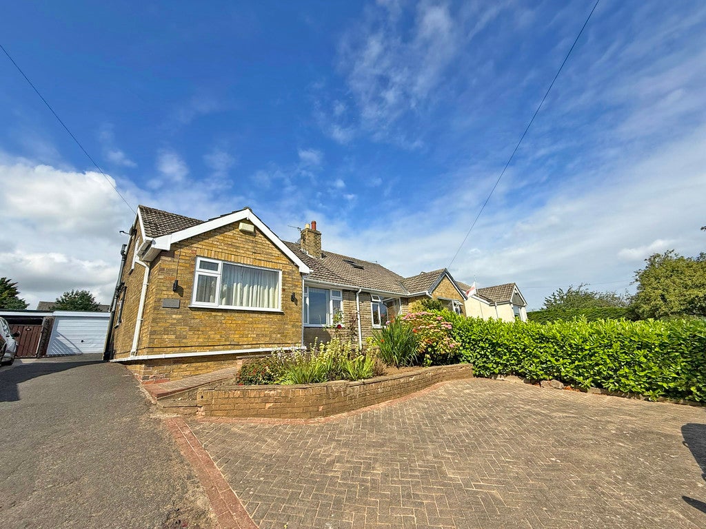 House High Street in Burniston