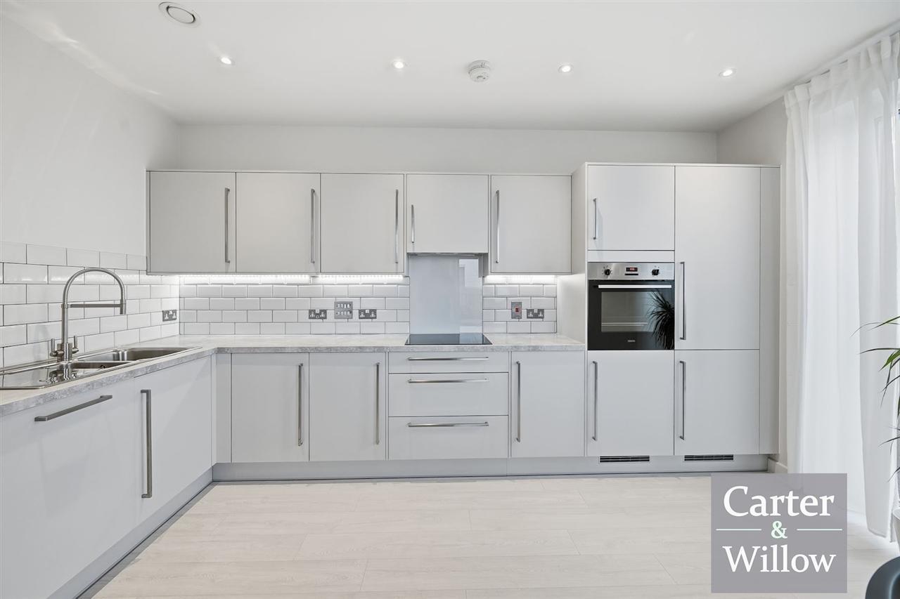 Flat Kings Hill in Greater London