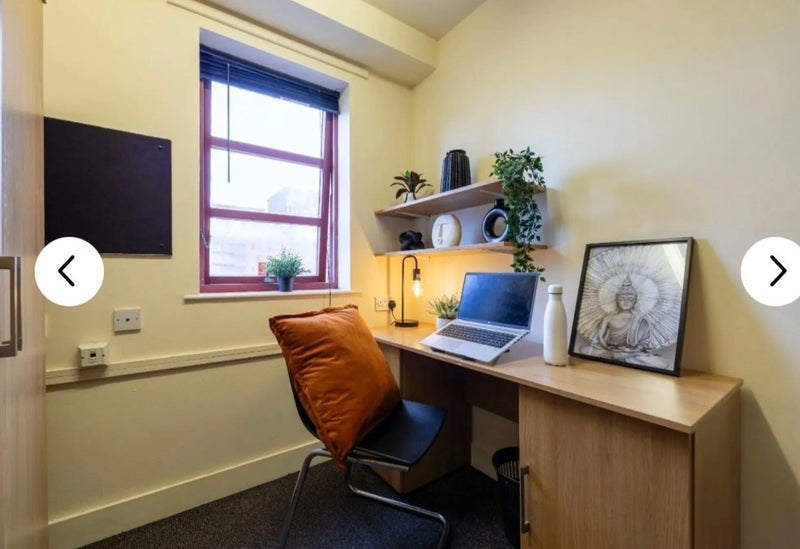 Room Lower Chatham Street in Manchester