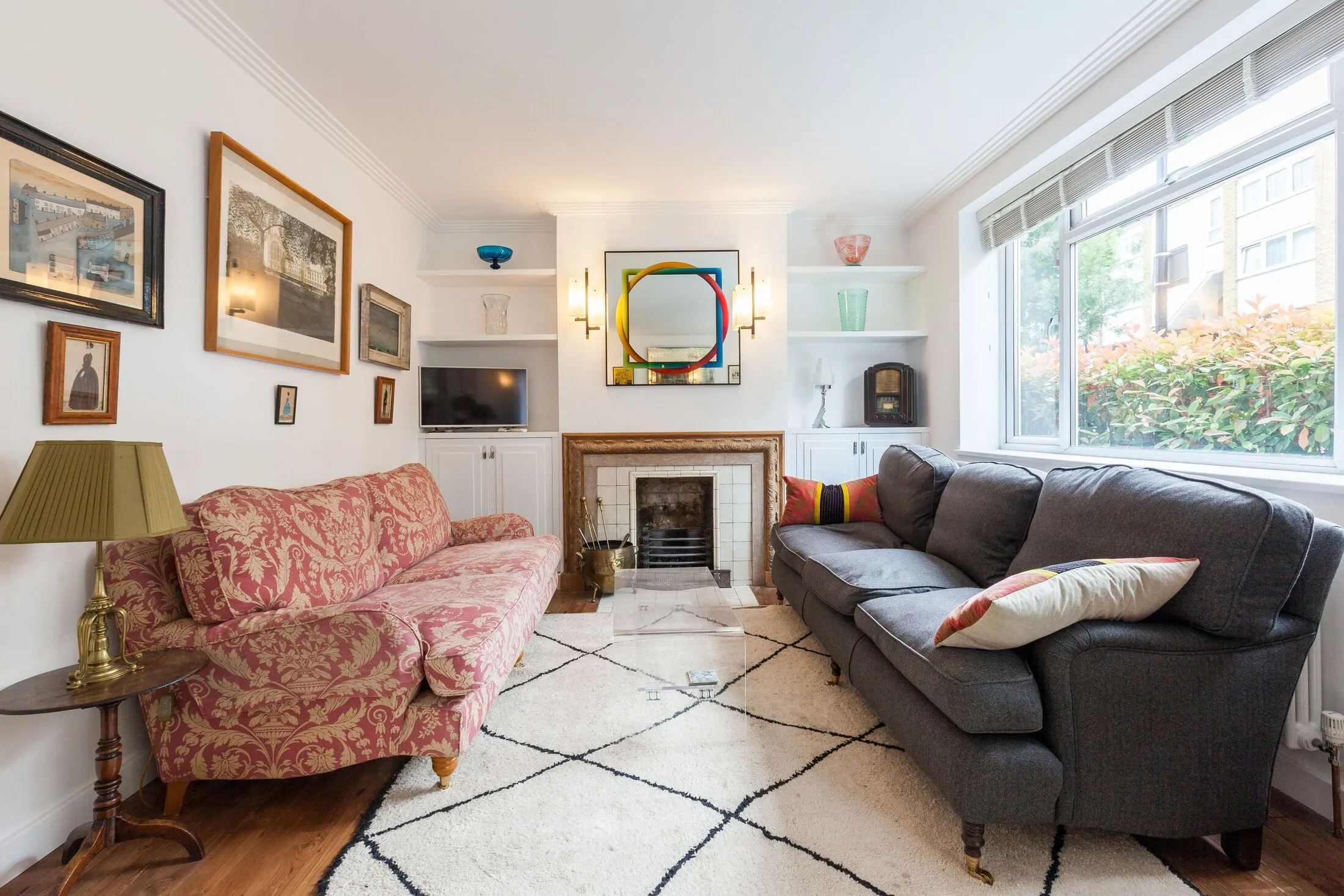 Flat Damien Street in Greater London