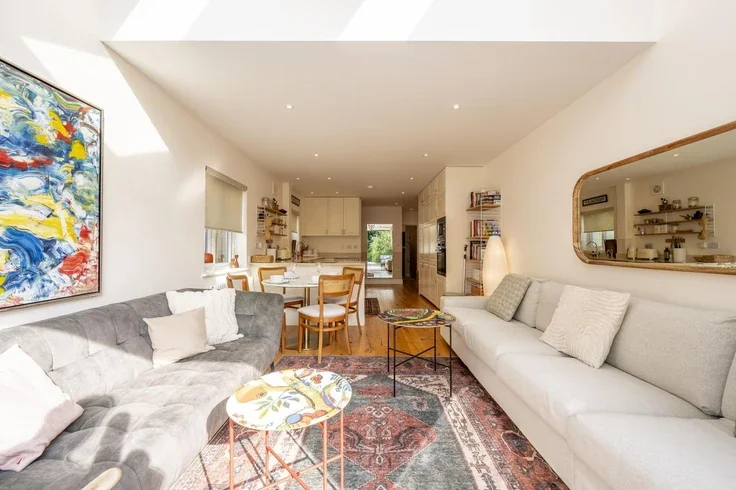 House Cottage Grove in Greater London