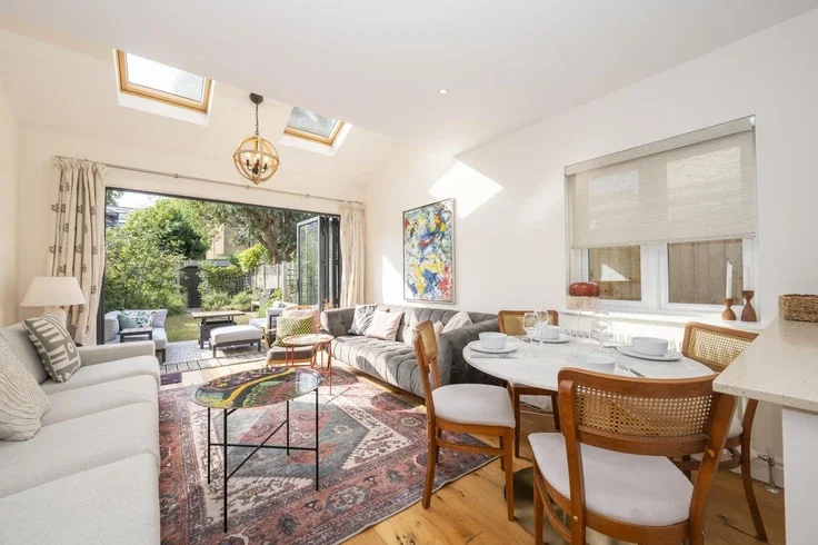 House Cottage Grove in Greater London