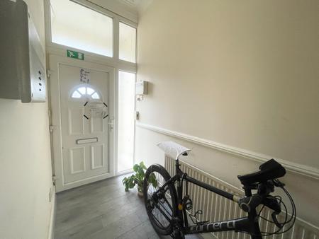 Room Barlow Moor Road in Manchester