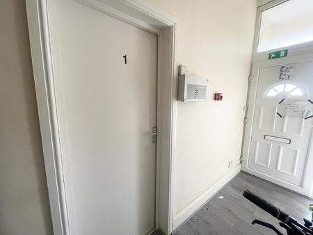 Room Barlow Moor Road in Manchester