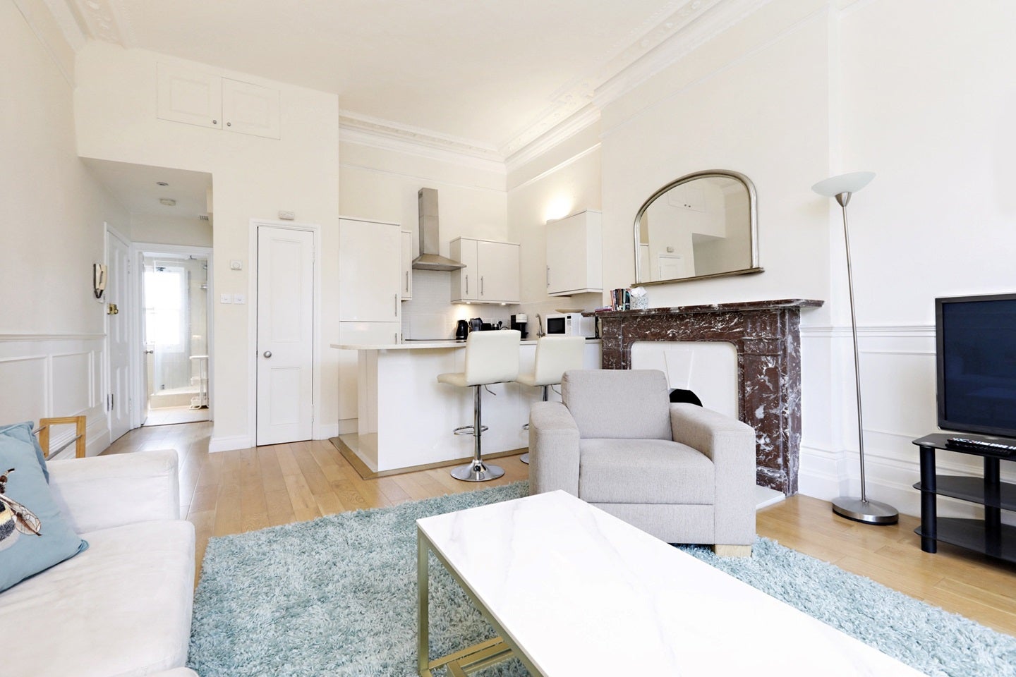 Flat Campden Hill Gardens in Greater London