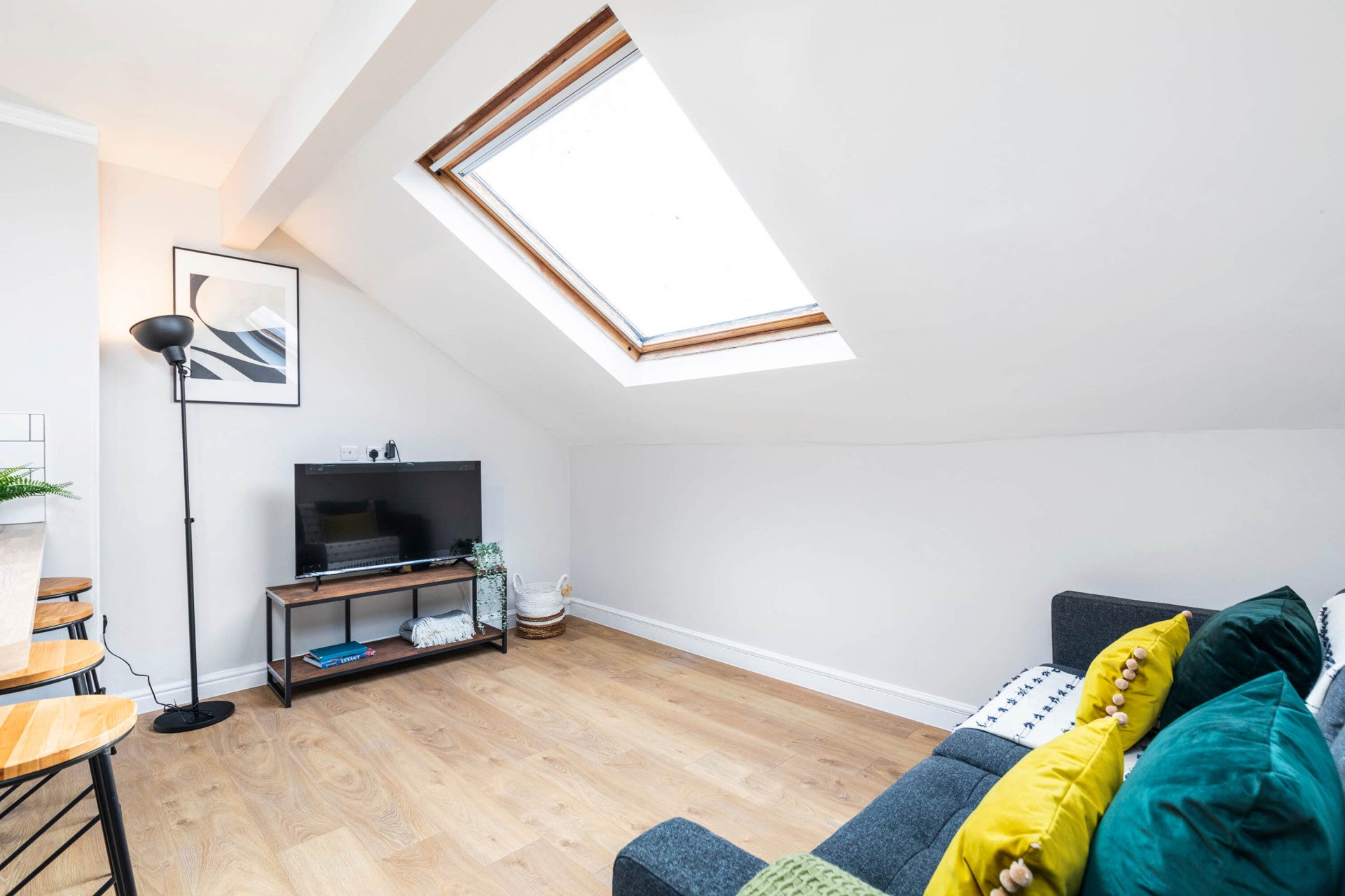 Room Kelso Road in Leeds