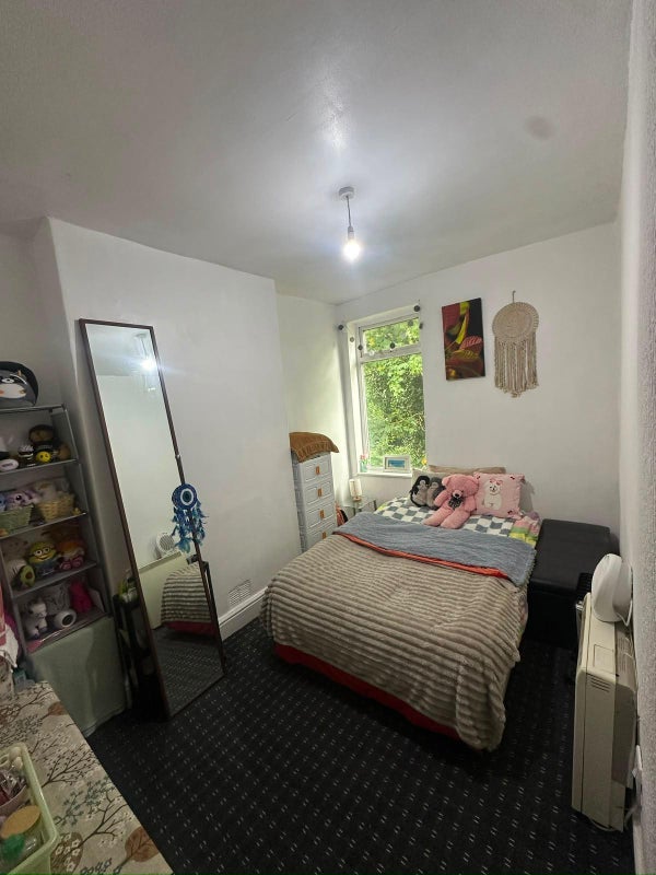 Room Granville Road in Manchester