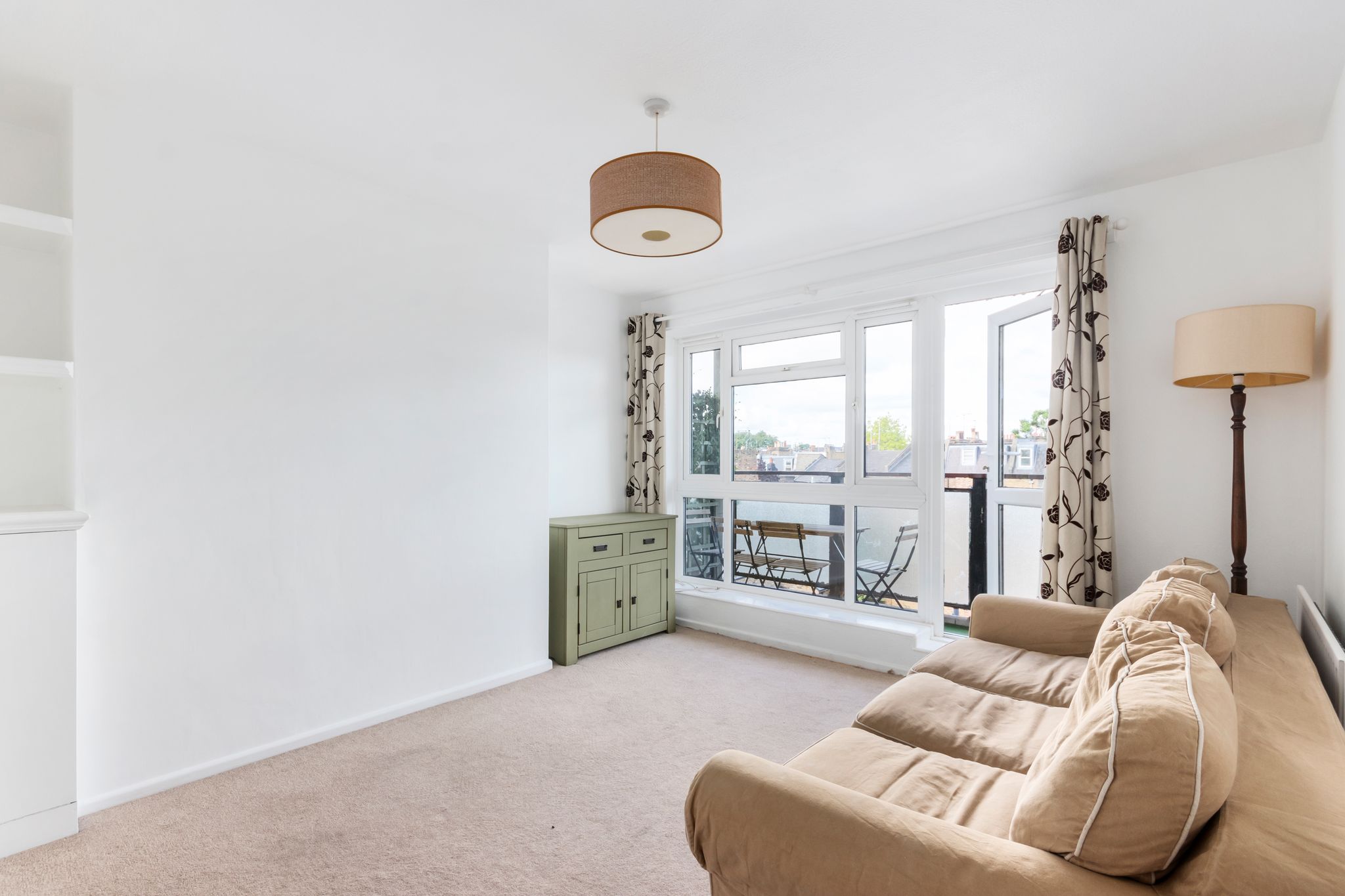 Flat Cardross Street in Greater London