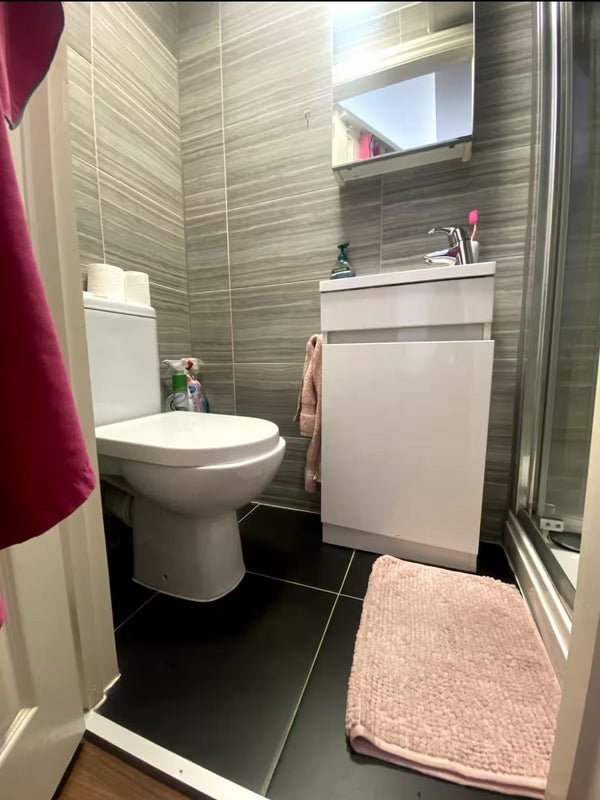 Room St John's Road in Greater London
