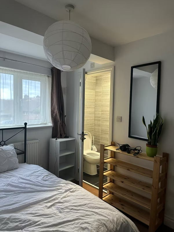 Room St John's Road in Greater London