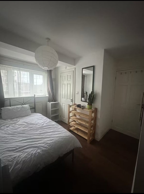 Room St John's Road in Greater London
