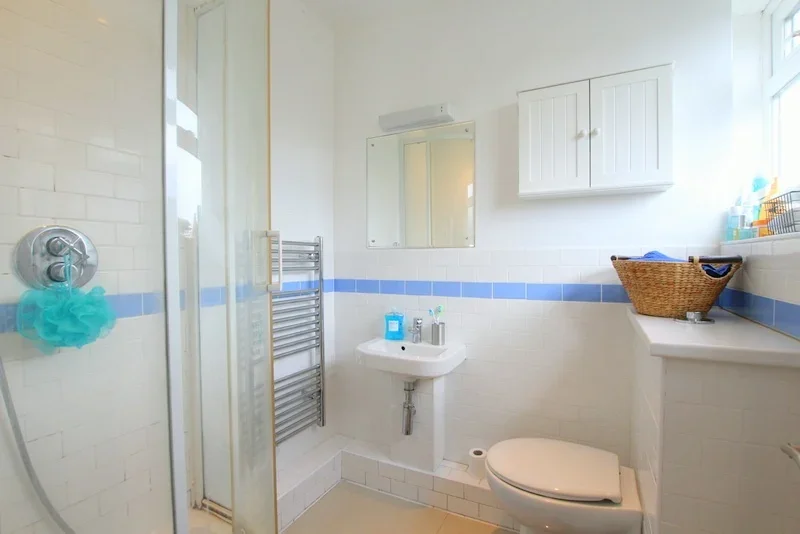 Room Richmond Road in Greater London
