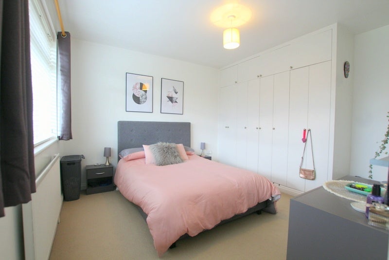 Room Richmond Road in Greater London