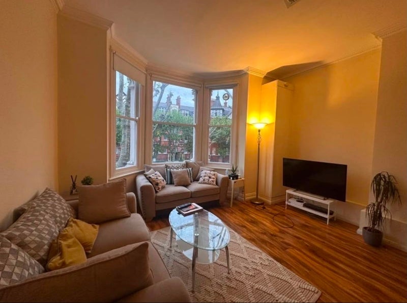 Room Elgin Avenue in City of Westminster