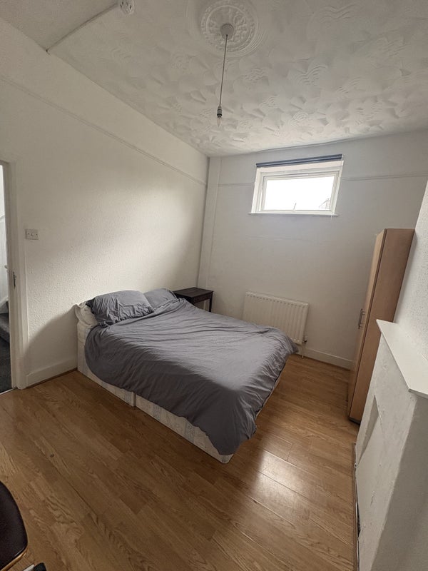 Room Annette Road in Greater London