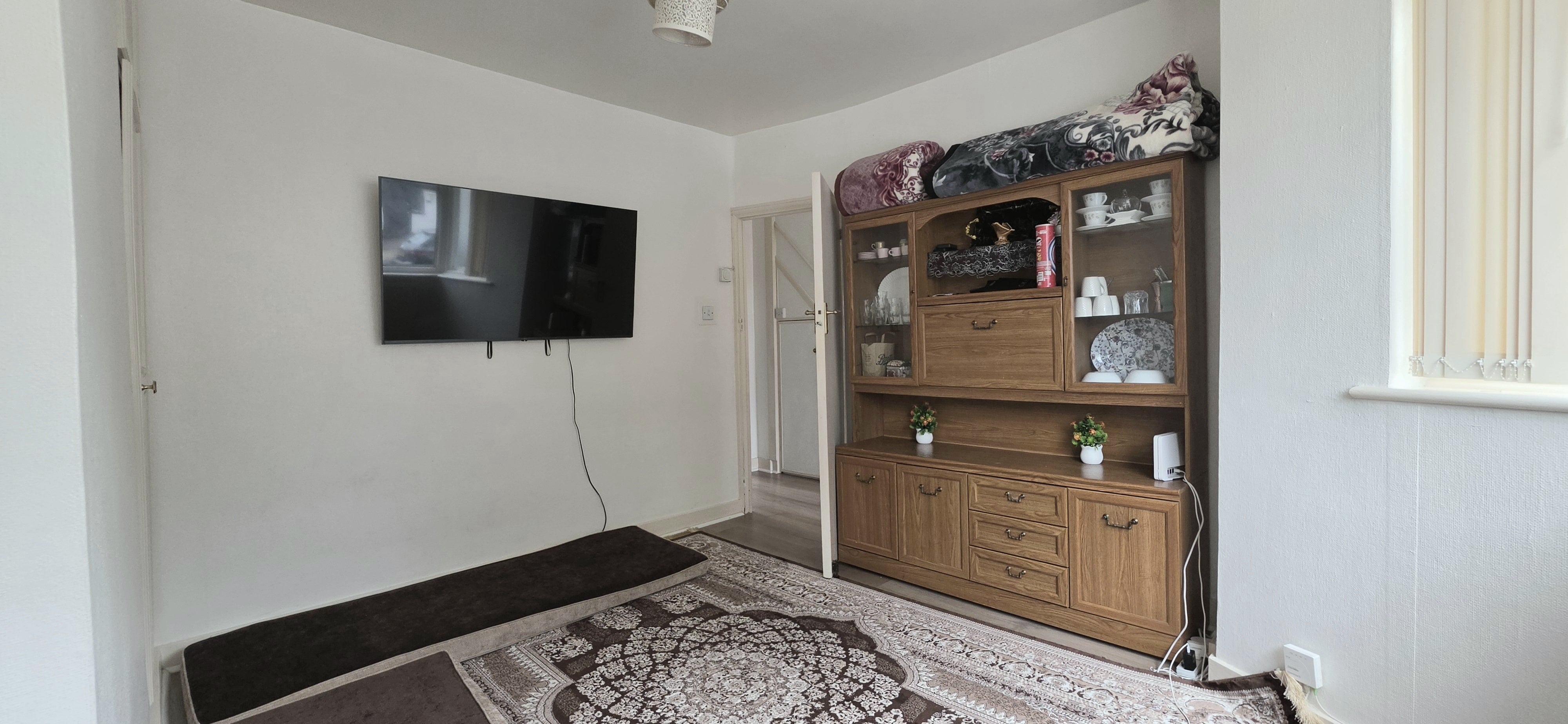 Flat Tudor Road in Greater London