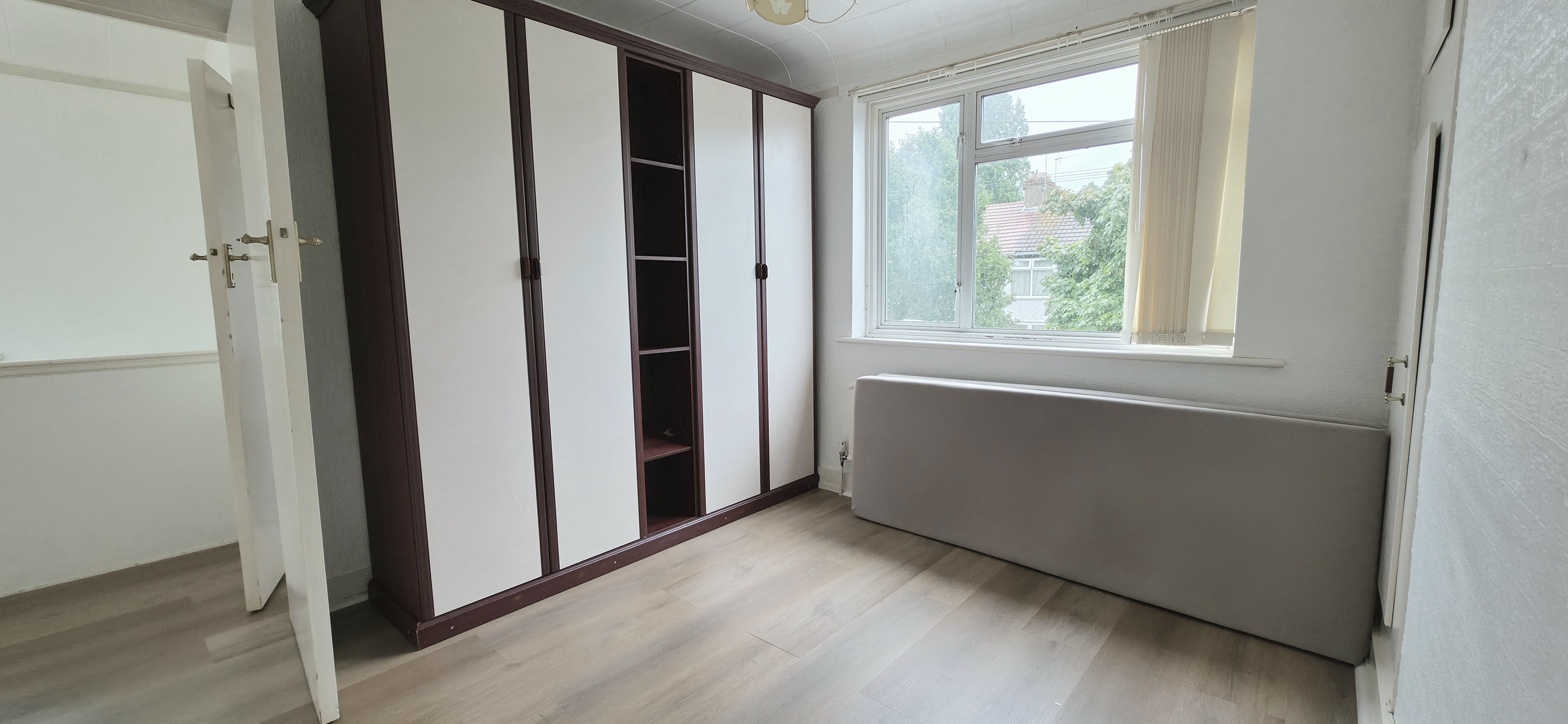 Flat Tudor Road in Greater London