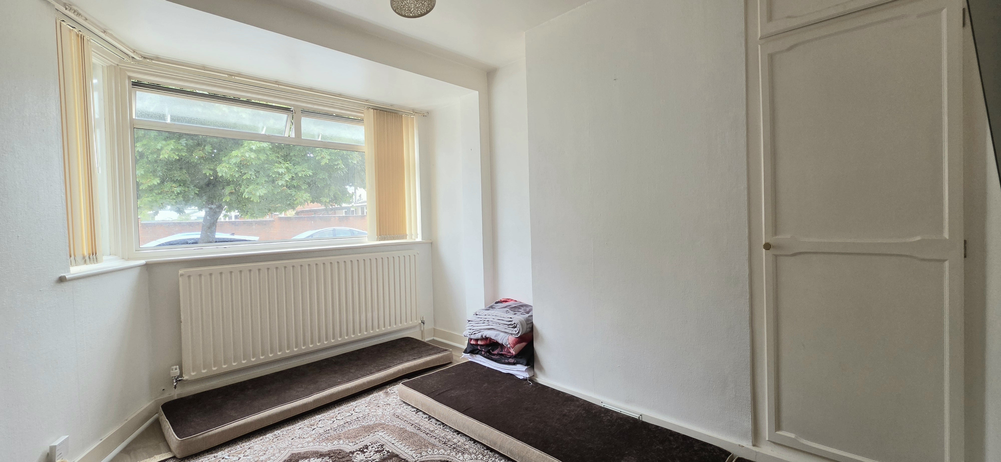 Flat Tudor Road in Greater London