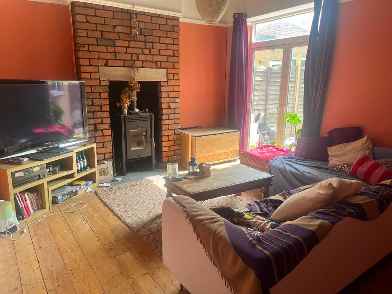 Room Ashton Road in Bristol