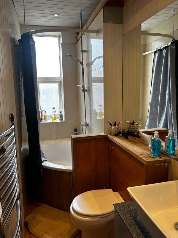 Room Ashton Road in Bristol
