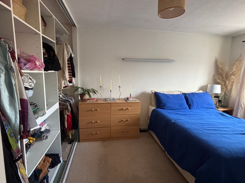 Room Fallow Court in Greater London