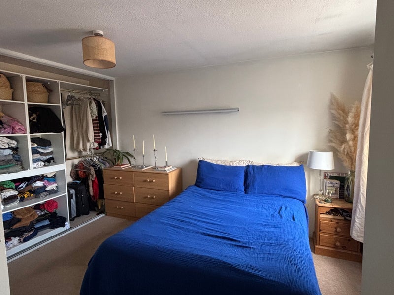 Room Fallow Court in Greater London
