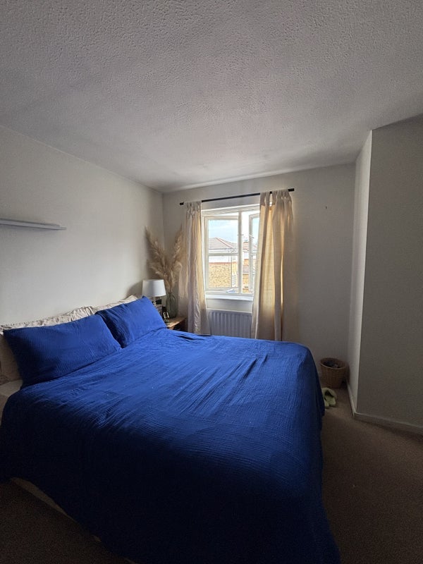 Room Fallow Court in Greater London