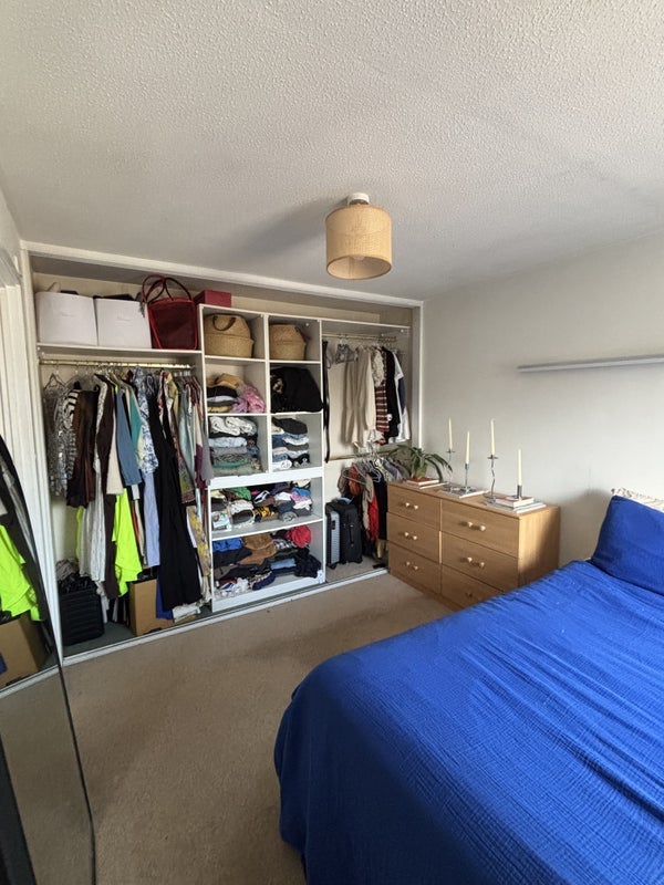 Room Fallow Court in Greater London