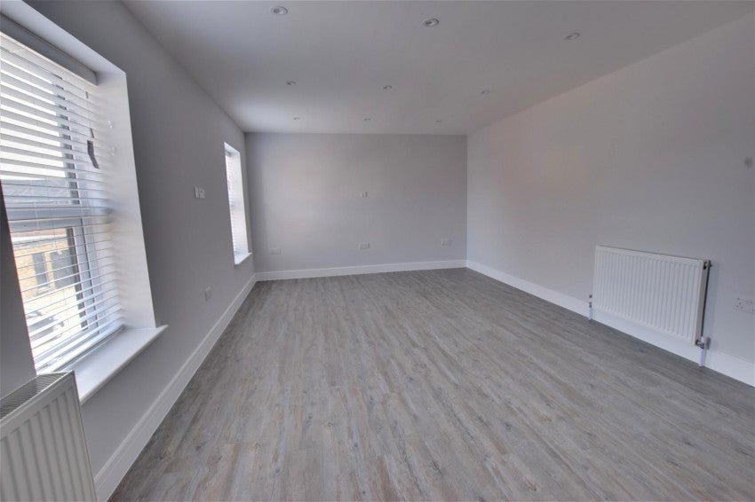 Flat Merton Road in Watford