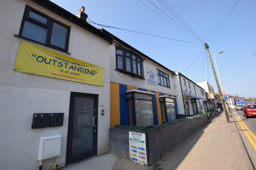 Flat Merton Road in Watford