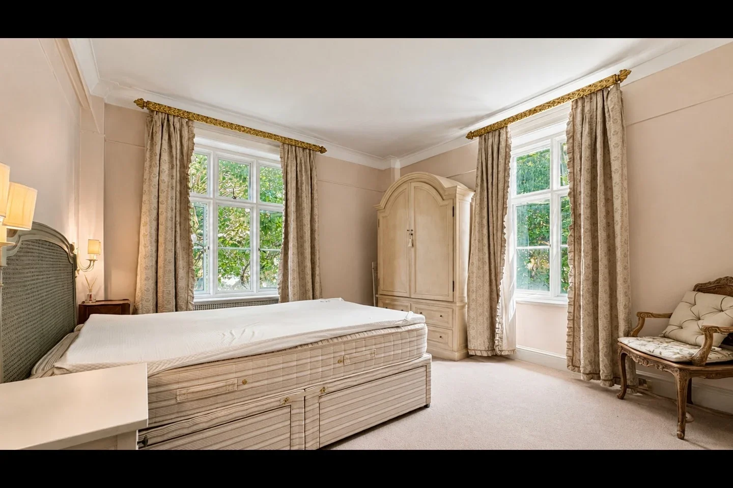 Flat Chesterfield Gardens in City of Westminster