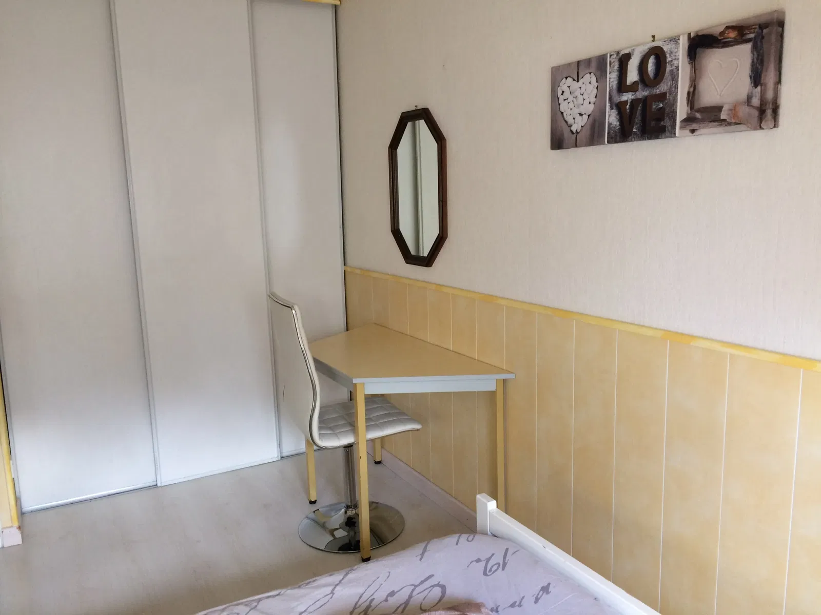 Chambre Rue de Normandie-Niémen à Élancourt
