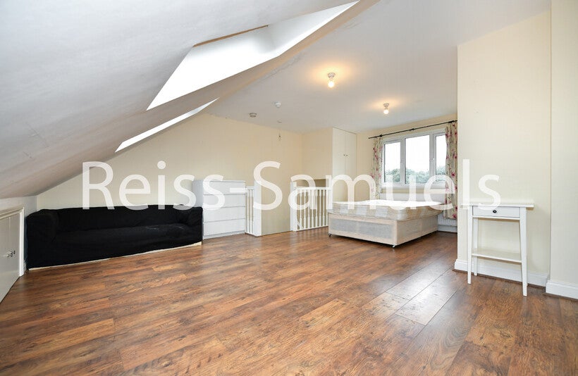 Flat Ambassador Square in Greater London