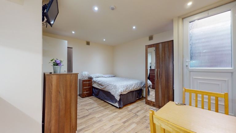 Flat Ash Grove in Greater London