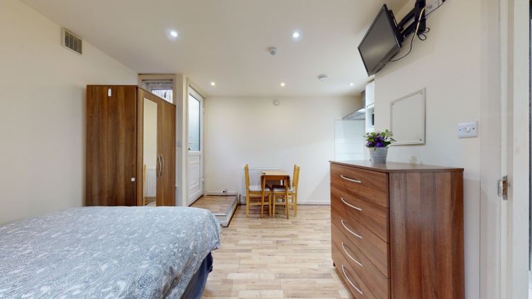 Flat Ash Grove in Greater London