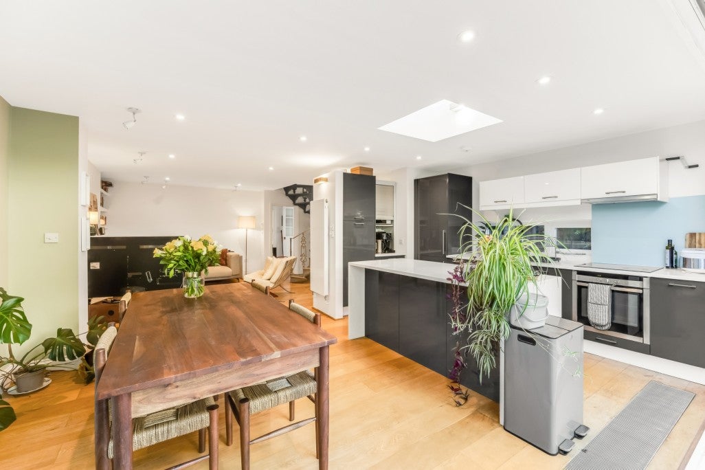 Flat Marquis Road in Greater London