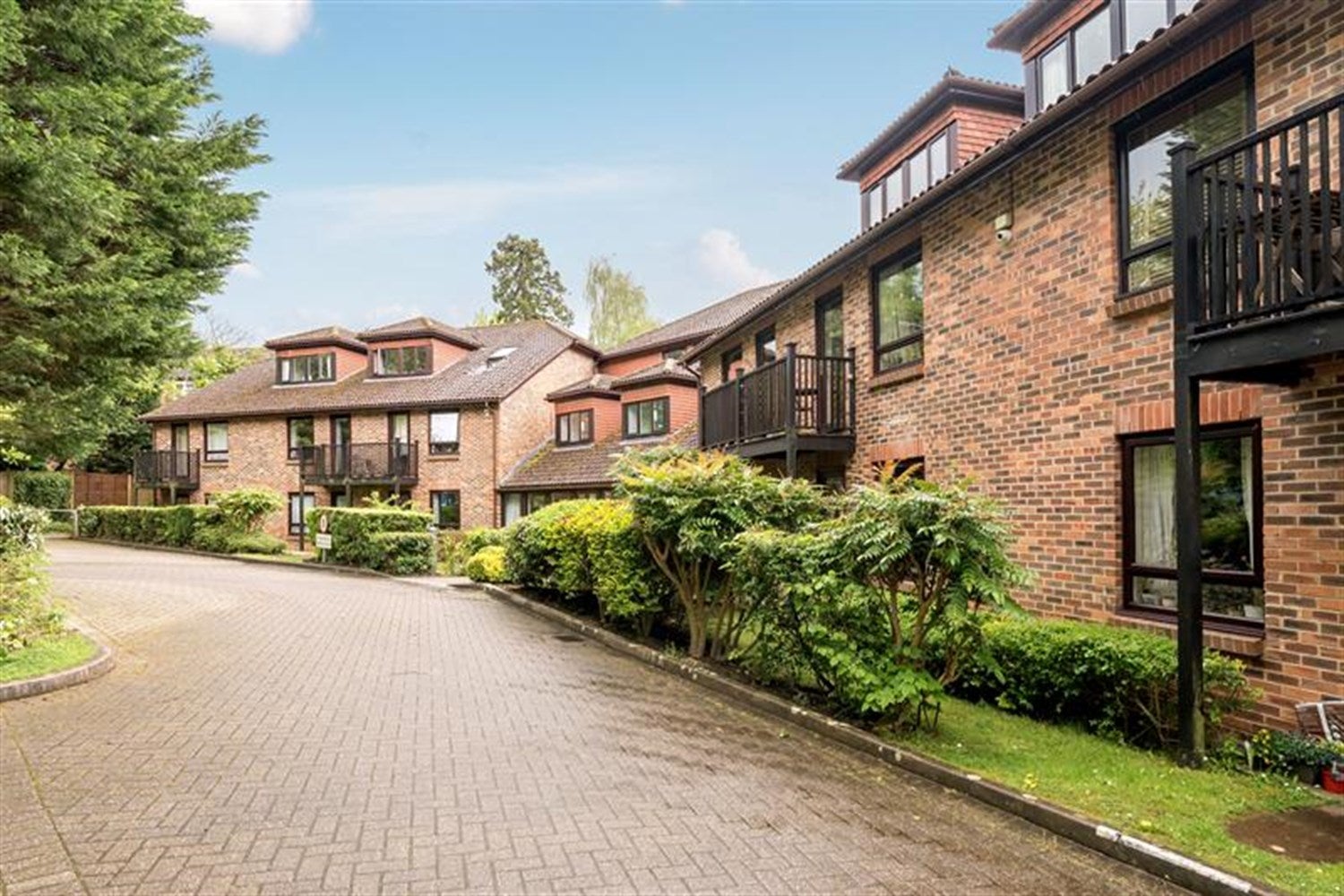 Flat Newlands Crescent in Mid Sussex