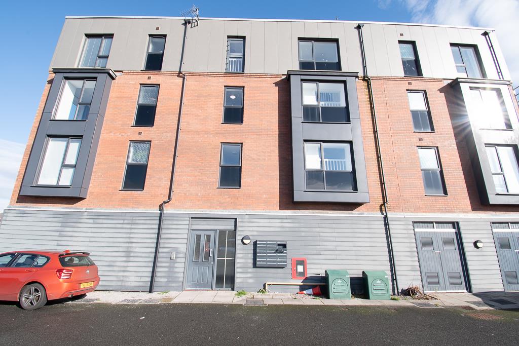 Flat Neptune Road in Barry