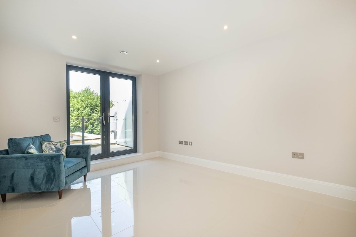 Flat Merton Road in Greater London