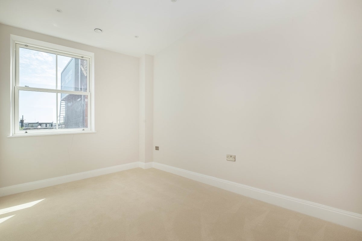 Flat Merton Road in Greater London