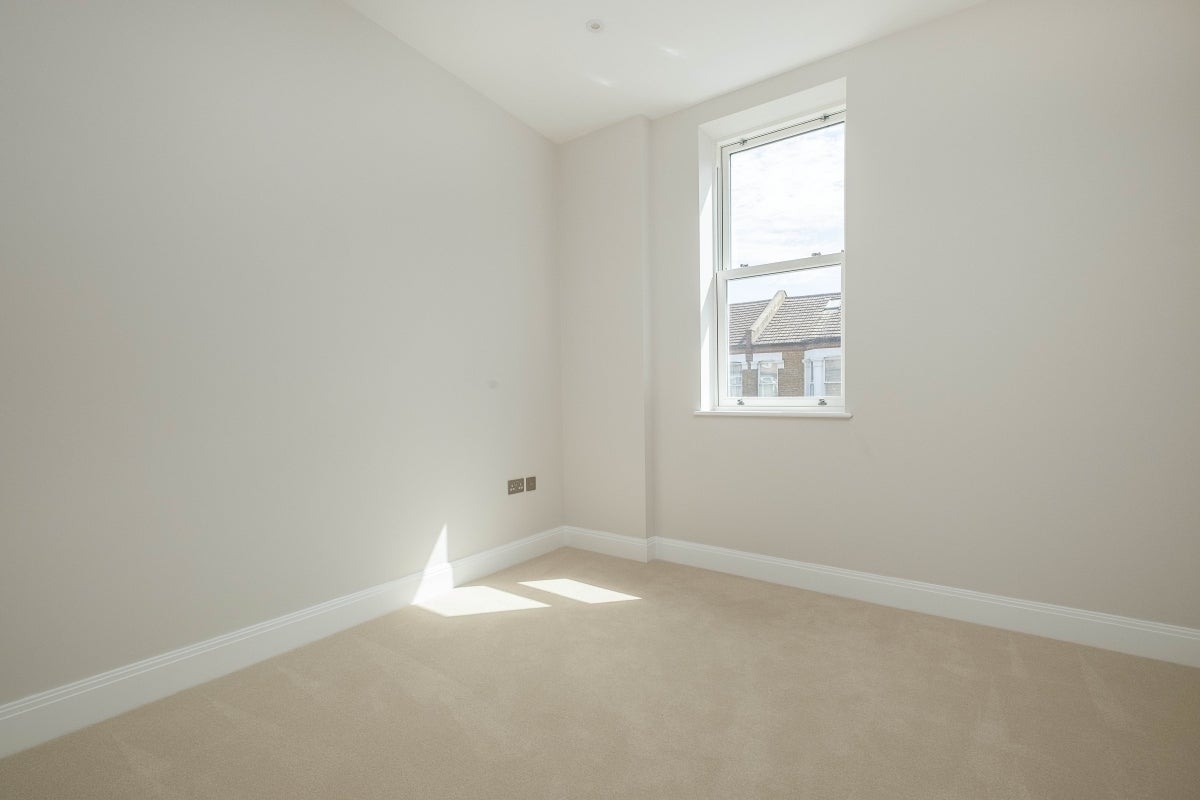Flat Merton Road in Greater London
