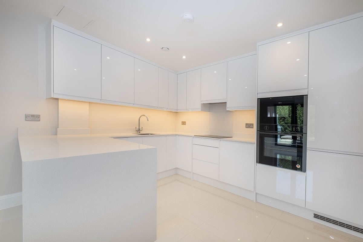 Flat Merton Road in Greater London