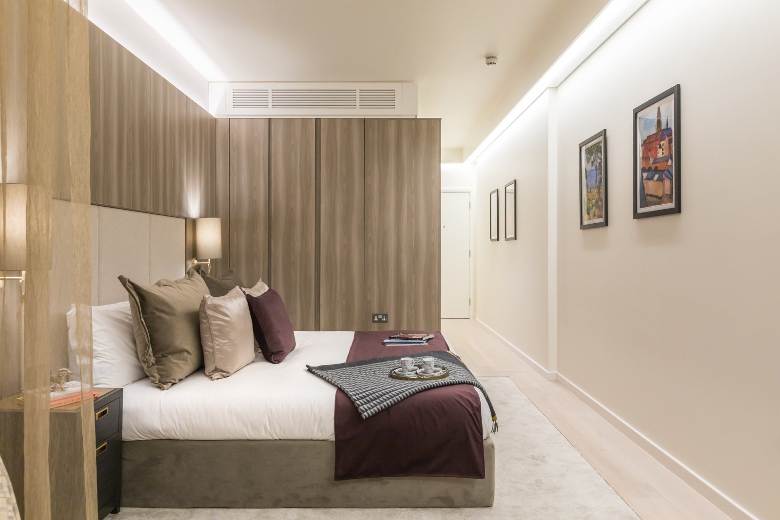 Flat Canfield Place in Greater London