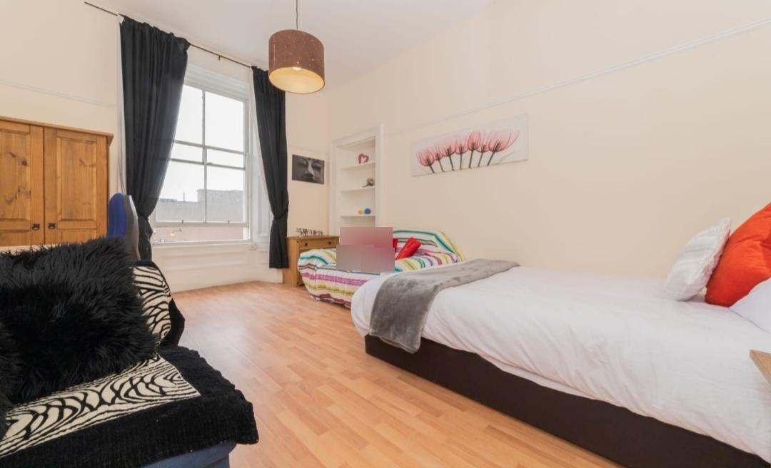 Flat Newton Terrace in Glasgow