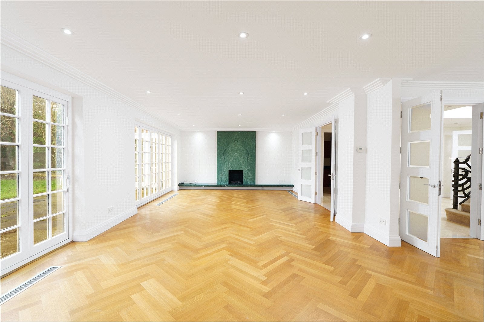 House Winnington Close in Greater London