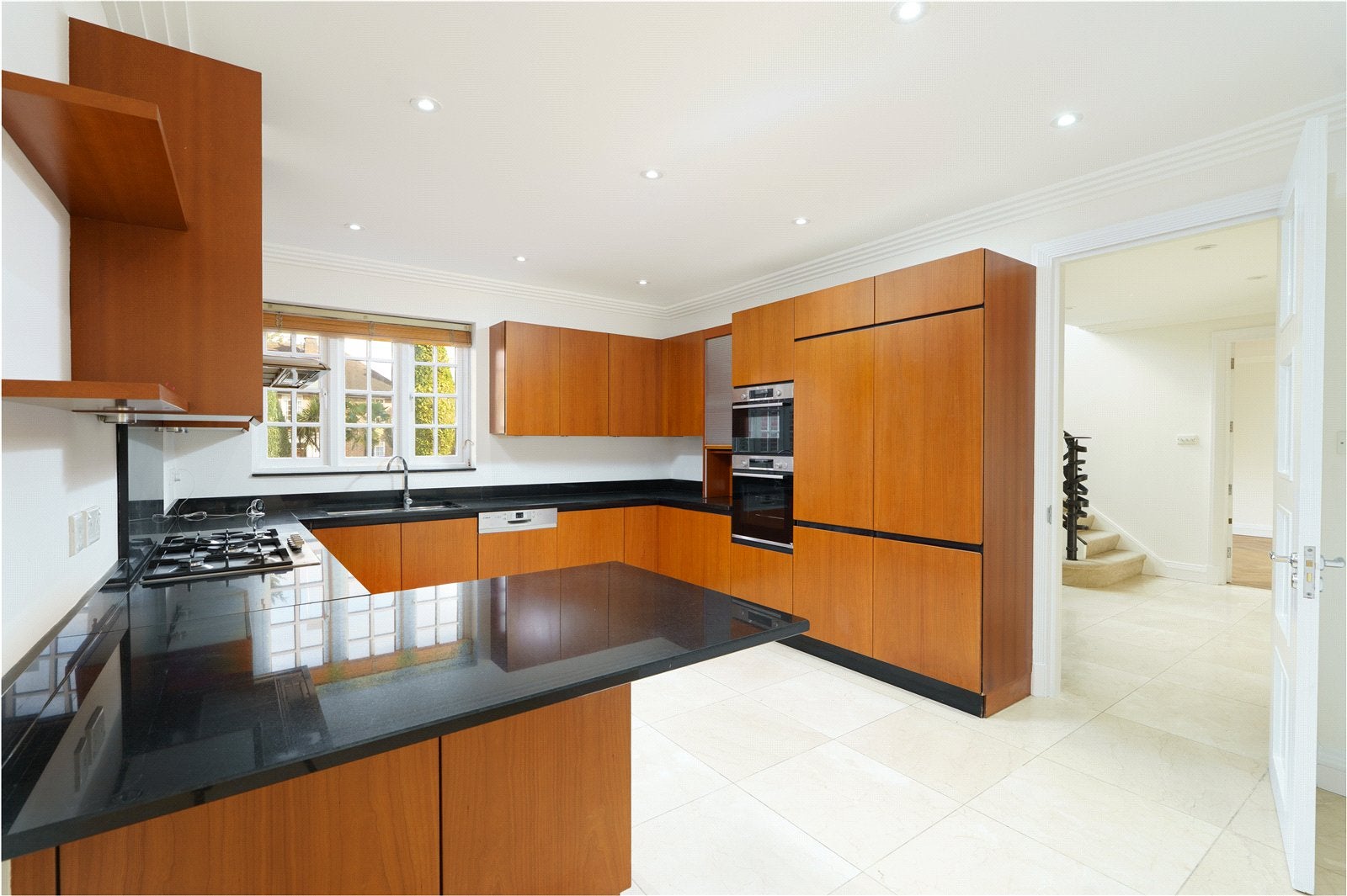 House Winnington Close in Greater London